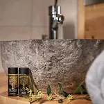 The Olive Yard 기티오